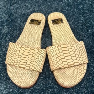 FREEBIRD by Steven snakeskin white sandals